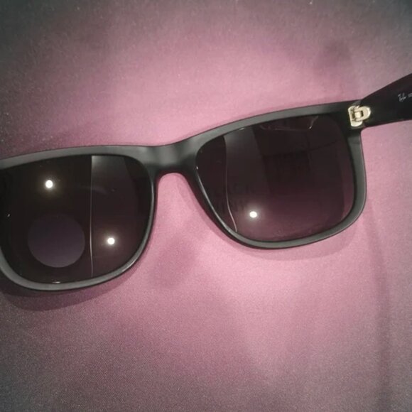 Ray-Ban RB4147 Polarized Square Sunglasses – Black Frame / Grey Lenses – Unisex - Picture 3 of 5